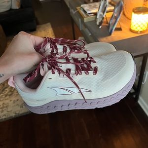 NEW Altra Outroad Beige